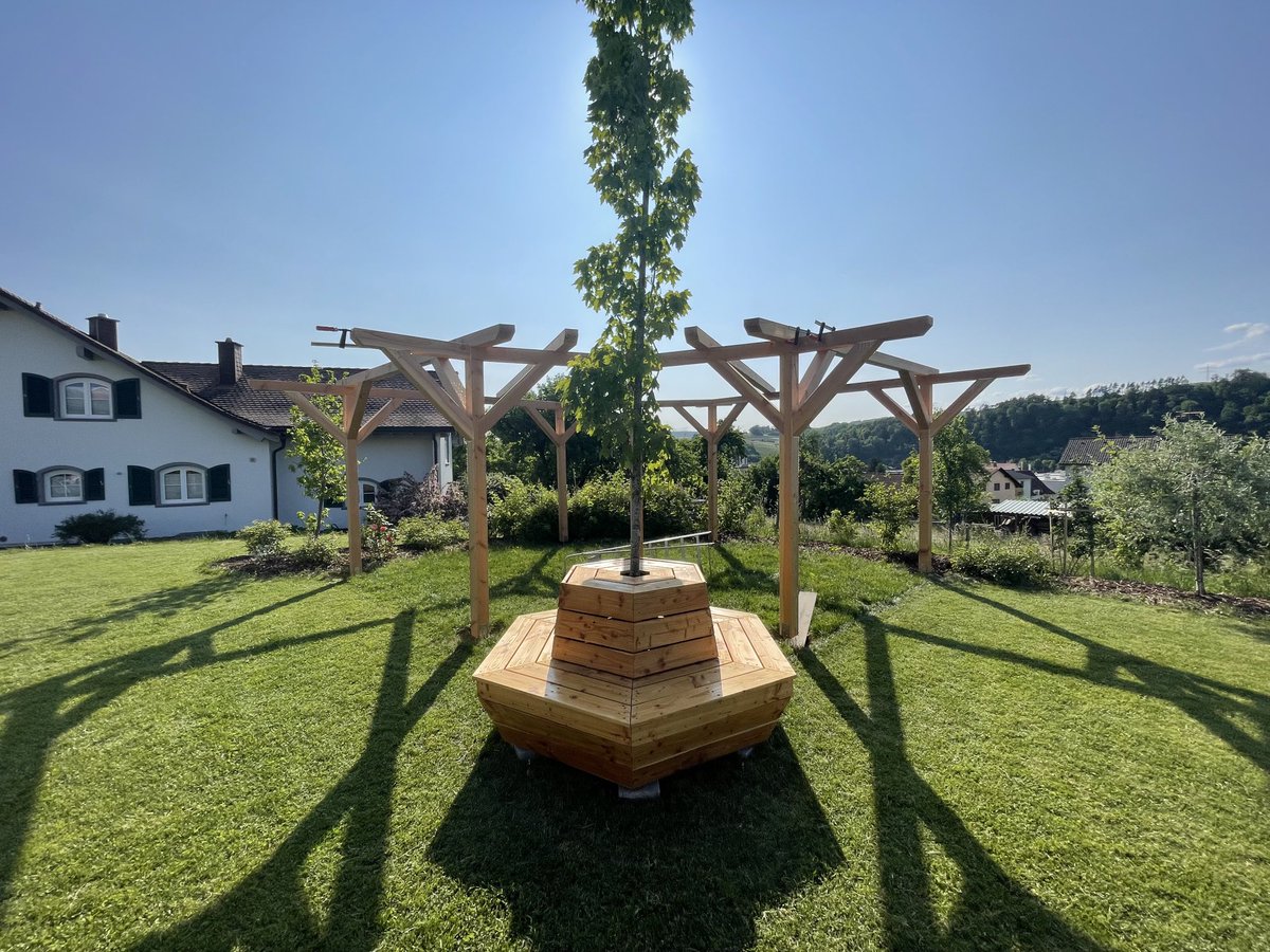 valentinhelling's tweet photo. Pfingstprojekt #Pergola abgeschlossen. Jetzt muss es nur noch wachsen... #Feierabendbier #Gartentweet https://t.co/iyWwgVTANT