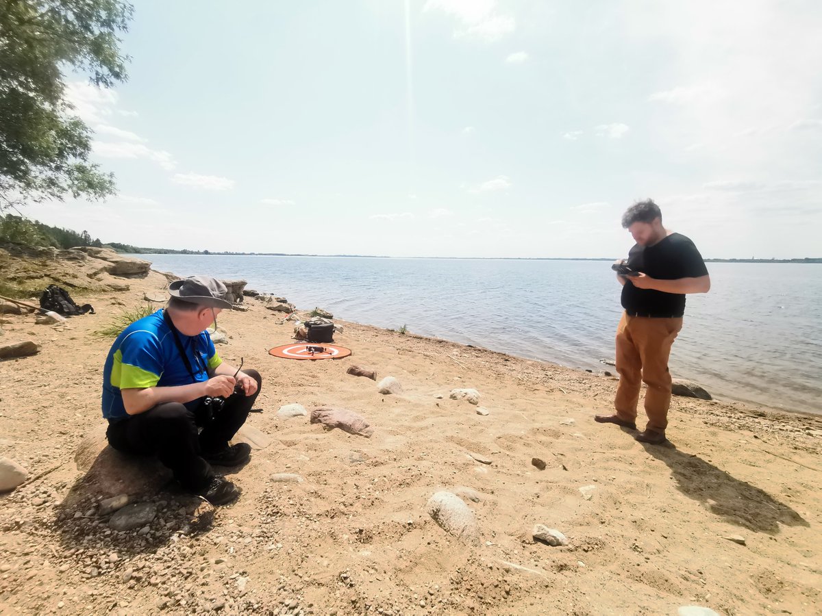 Gosia_Frydrych's tweet photo. The first day back in Poland is a perfect day for a field trip 😊
Very interesting meeting in a cliff of Jeziorsko Reservoir #GLOF #glacialsediments #drone https://t.co/AXK6Oantm0