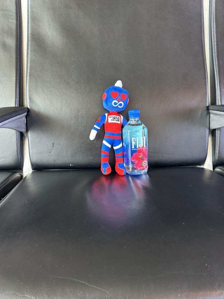 Lido was only slightly influenced by someone’s water selection this weekend…. @nkotb @DonnieWahlberg @JonathanRKnight @dannywood @joeymcintyre #jordanknight #BlockheadLido #wheelsup #loveeternal #bostonbound ✈️🤖❤️♾️🎉