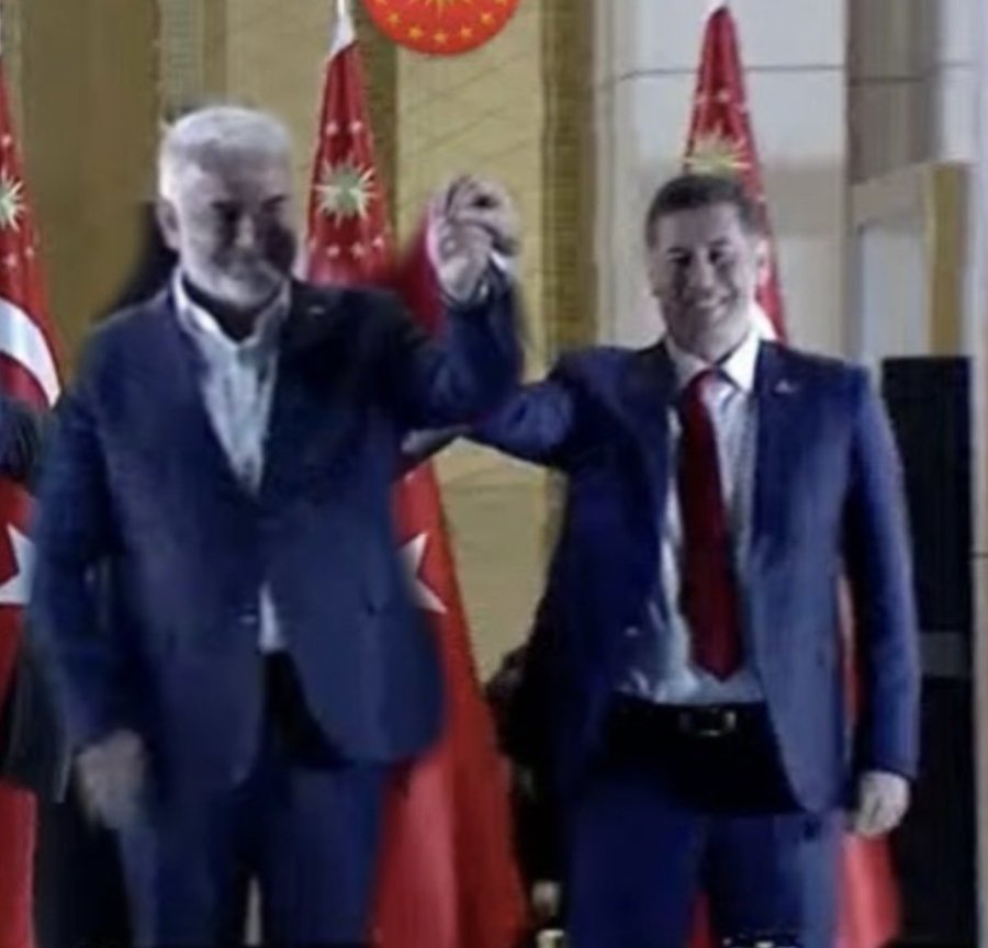 REM__BEN's tweet photo. Sinan Oğan:  Bir ülkücüyü kessen HÜDA-PAR ile yan yana gelmez

Aynı yatağa girdin sevişiyorsun amk https://t.co/kxYXvG6pDT