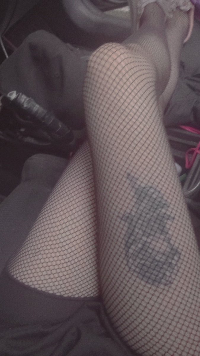 xReneB's tweet photo. I need to get a motel room soo bad, I'm tired of being stuck outside lol. First person to help me get one gets a link to my Dropbox with 2+ hours of content. #sellingcontent #Buyingcontent #Horny #Slut #Cum #nsfwtw #Sex  #Anal #Bj #Nudes #Porn #homeless #Bdsm  #snapchat #NSFW https://t.co/XMsF7xI5sv
