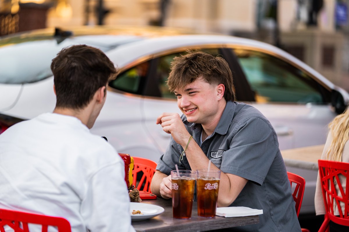 Start the week off right with good food and good vibes at Grill Marks!

#lunchtime #getmarked #outdoorseating #downtowngvl #thevista