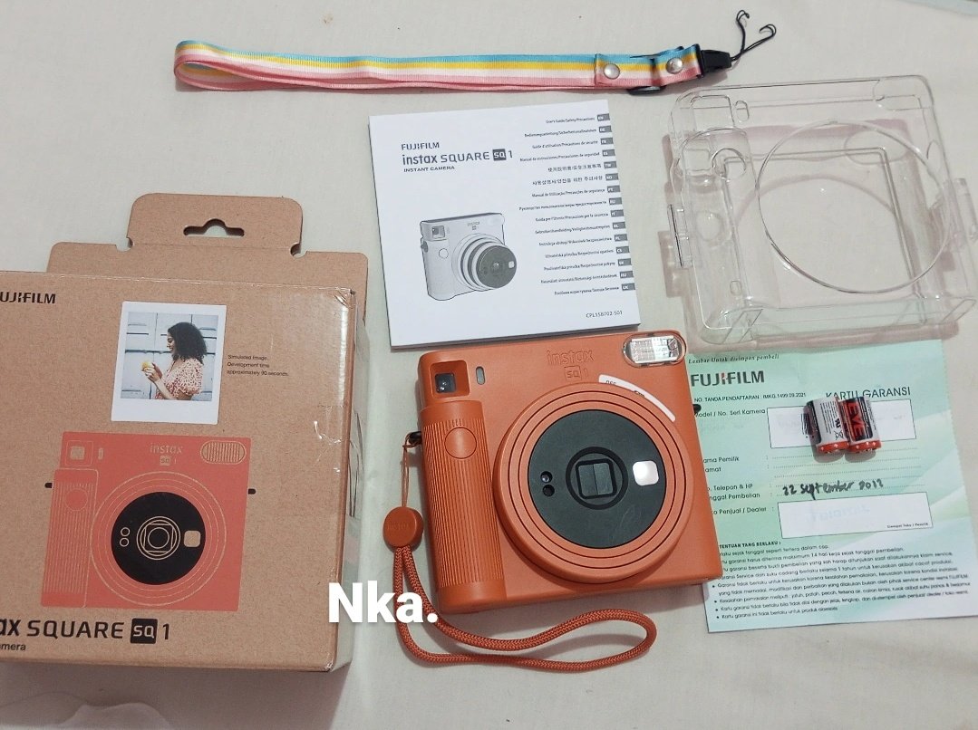 FtssTbh's tweet photo. Jual #wts Fujifilm Instax square SQ 1 warna terracotta📸
Masih lengkap, garansi 1 tahun resmi, pemakaian 6 bulan, bonus transparan case, kondisi masih bagus 100%. 
Yg mau tanya2 harga, DM yaaa.. 
Bisa COD sekitaran stasiun Tebet, Cibitung. Thankyou! ☺️
#wts #lapakcot #instax https://t.co/MZwCsYw7Lx
