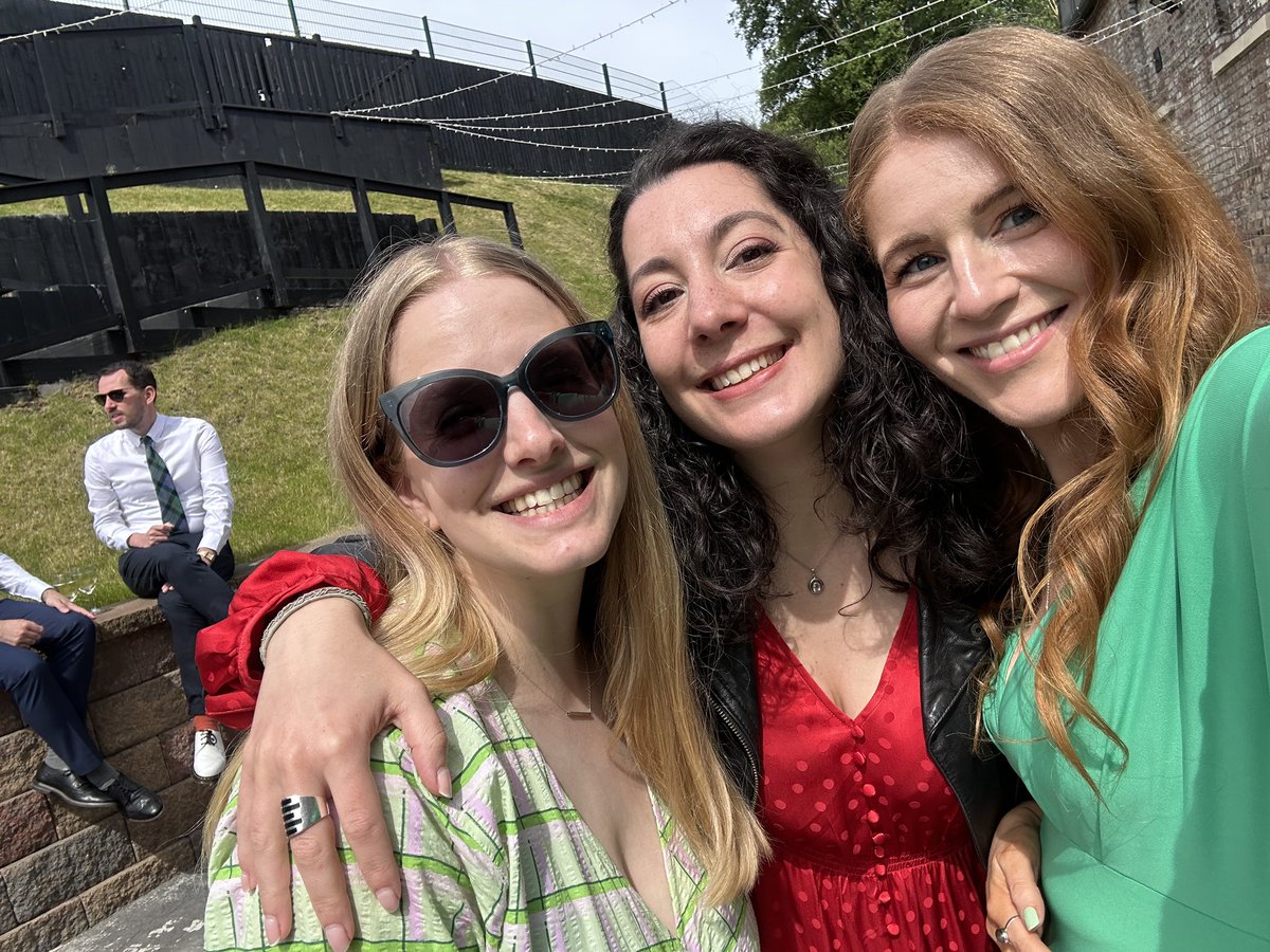 RagnaCookie's tweet photo. went to a wedding and had a silly little time with my best friends ❤️🪩💃🏻✨ https://t.co/rZfqPxP8s5