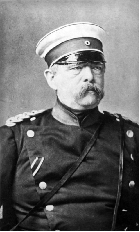 Realpolitik ne demek? Alman entelektüel Von Rochau’nun “Haklı olanlar haklarını almak için akıllı ve güçlü de olmalıdır” anlamında ortaya atmış olduğu bu ilke, Bismarck gibi devlet adamlarının elinde “güçlü olan haklıdır”a nasıl dönüştü? Siyaset tarihinde bir gezintiye buyrun +++