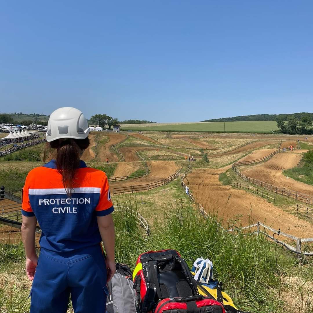 🔸 POSTE DE SECOURS 🔹 

Une dizaine de secouristes était mobilisée sur le championnat de France de moto-cross à <a href="/VilleDeMacon/">Mâcon</a> ! 

Ils ont réalisés quelques interventions. 🚨

Encore une belle journée de mobilisation sous un superbe soleil ☀️
photo 1 et 2  : <a href="/Macon_infos/">Laetitia</a>