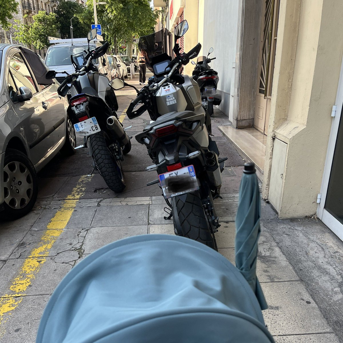 Là je n’ai plus les mots 🥲

Impossible de passer, fallait rouler sur Gambetta à 18h, confortable.

@villedenice <a href="/cestrosi/">Christian Estrosi</a> <a href="/anthony_borre/">Anthony Borré</a> @gaelnofri après avoir fait la guerre aux 3 trottinettes sur les trottoirs, on s’attaque aux vrais problèmes ?