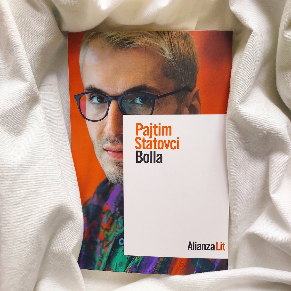 danisucooo's tweet image. Los amigos de @alianza_ed me acaban de mandar la última novela de Pajtim Statovci, Bolla, y tiene una pinta brutal. Gracias mil 🧡