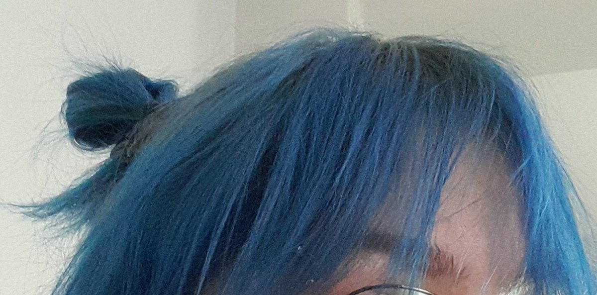 merhabalarr buraya pek girmiyordum sınavdan dolayı. haziran olmadan saçımı mavi yaptım... hongjoong gerçekten bi başka hepsi hongjoong sayesinde