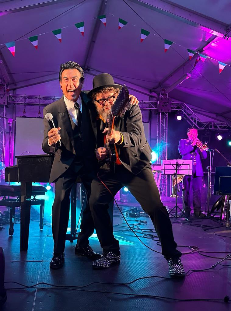 extraliscio's tweet photo. Grazie Trento, come si vede dalle foto ci siamo divertiti tantissimo 😂🕺🏼
#extraliscio #live @bettywrong @paroleedintorni @imartsagency @RedBlue_Music https://t.co/7JeA1KZvsY