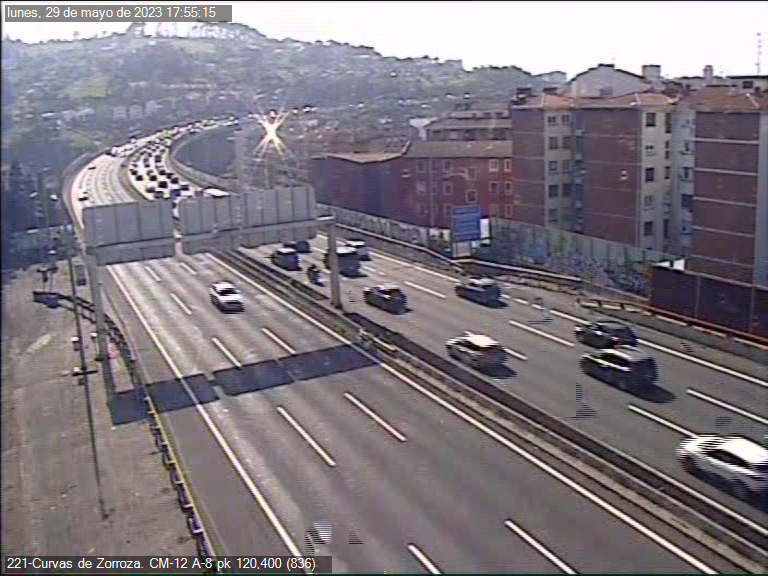 🚨🚚🚗 Kamioi eta kotxe baten arteko #Istripua #A8 km 122 #Barakaldo-n Kantabriako…