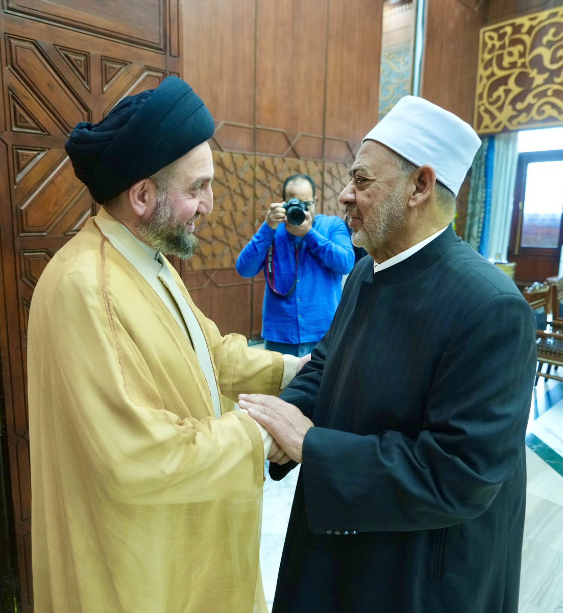 Bassam_nasralla's tweet photo. بعد ان جعل الحوار والتفاهم رمزاً لـ حكمته السياسية ، يتجاوز السيد عمار الحكيم حدود الدبلوماسية التقليدية، مُشيداً جسورًا مؤسسية مع العالم ، ليحمل بين يديه طموحات وتطلعات #العراق وشعبه ، فهو يتقن فن الدبلوماسية الحديثة ، لما يملكه من  افكار  ورؤية سياسية واضحة ، والتي تمنَحه صوتًا قويًا وموقفًا يُمثل به العراق على المسار الدولي بكل ثقة وعزم.