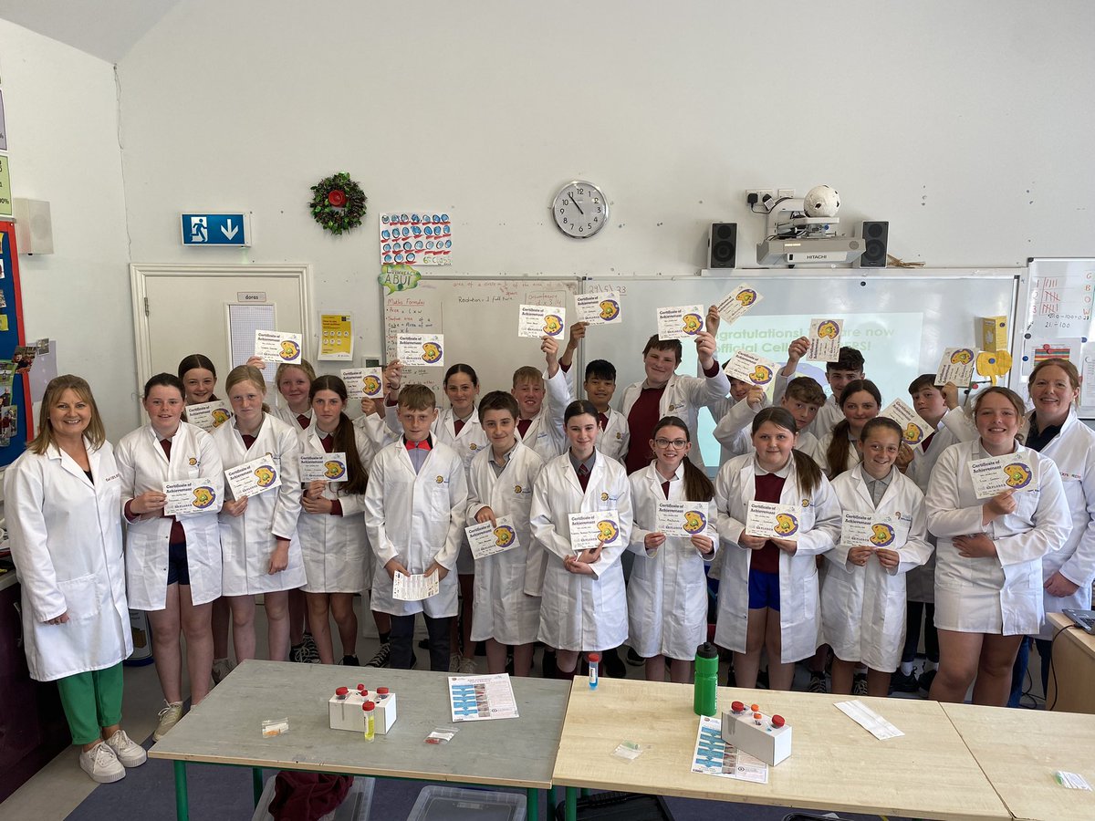 6th class students in Scoil Mhuire NS, Broadford had a great morning today doing the #FantasticDNA workshop. @MaryBarret2924 @Audrey_UL @Cellexplorers @BioSci_UL #futurescientists