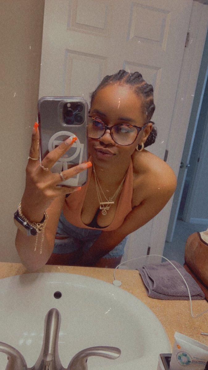 _antonnn's tweet photo. ✨ May 20, 2023✨

i know i’m a week late but better late than never…
MAY 20th, ya girl finally turned TWENTY-FINE, i mean 25 years old! S/o to everyone that told me happy birthday, celebrated my birthday w/ me, sent me gifts/money, etc.  i definitely felt a lot of love! 🫶🏾😍❤️‍🔥 https://t.co/2glZt8zauU