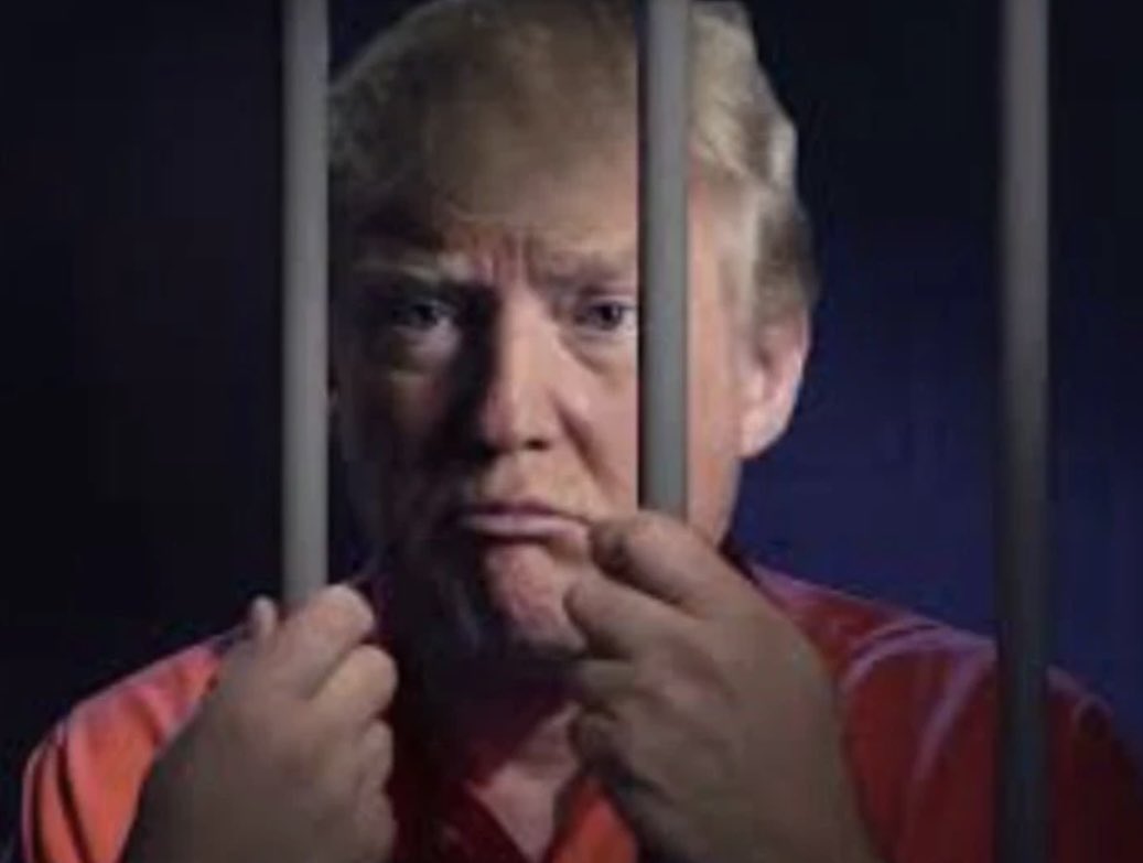 It’s reported Trump may be indicted SOON for his possession of classified documents found at his Mar-a-Lago residence! 

❤️ and retweet if you think Donald Trump belongs behind bars for this!