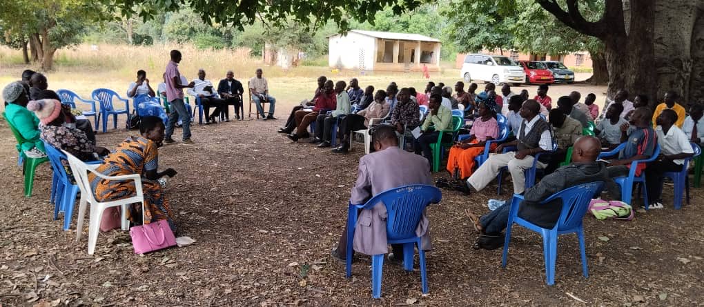 ADC meeting today in Nkhotakota briefing the committee about the⁦⁩ #CBFO project that ⁦<a href="/ClintonFdn/">Clinton Foundation</a>⁩ is implementing in the district with support from ⁦<a href="/Farmsemalawi/">FARMSE Malawi</a>⁩ to increase credit and saving options for SHF groups #EnhancingCBFOs #PartnershipWorks #SHFs1st