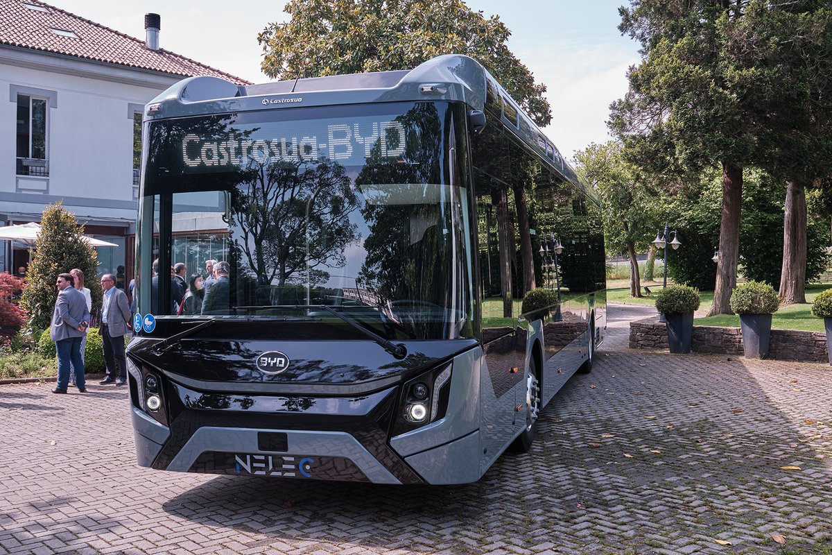 GrupoCastrosua's tweet photo. Los nuevos NELEC eBUs BYD-Castrosua se construyen sobre chasis avanzado de @BYDCompany  con tren motriz eléctrico e incorporan nuestra carrocería #NELEC. Están llamados a jugar en la primera liga de la #electromovilidad. https://t.co/DReUPjJAvK
