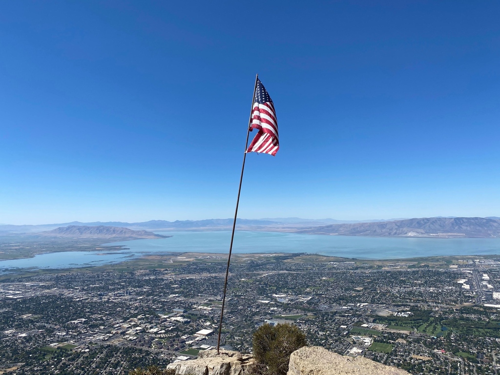 We honor and remember those who made the ultimate sacrifice for this country. May this day of memoriam be filled with family and rest 💙 Happy Memorial Day! 🇺🇸
