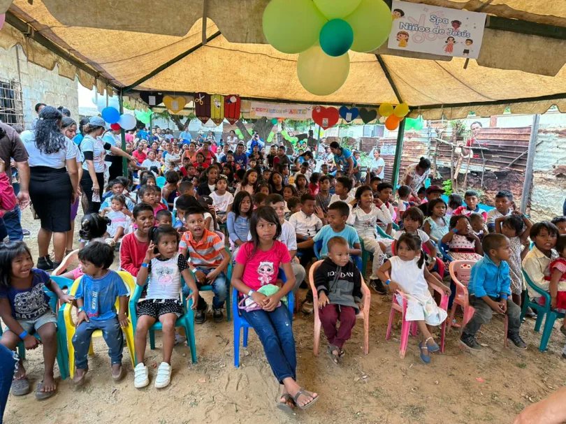 uvoccidental's tweet photo. En Maracaibo, la Iglesia Adventista del Séptimo Día se avoco a hacer del Día Mundial de Oración por los Niños en Riesgo, una ocasión especial para los más pequeños y vulnerables de la sociedad marabina. https://t.co/gq5Q5nuCFC
