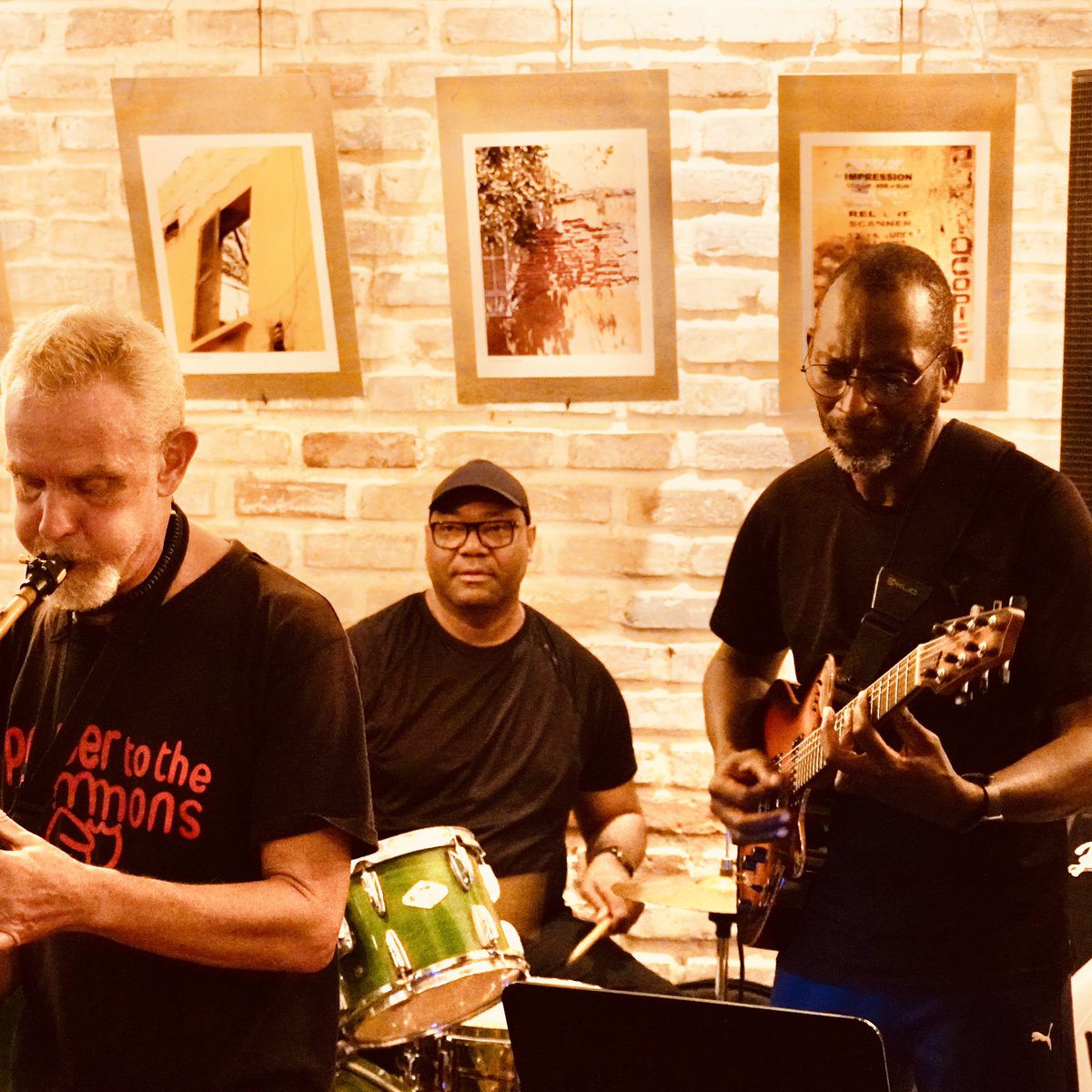 WakhArt's tweet photo. #Ndar2023 this year , the #SaintlouisJazzFestival celebrated its 31st edition. 

I attended 7 concerts: #WeuzKali #Jupiter #JammJazz #TalibKweli #CheikhtidianeSeck #Cheikhlo and #OrchestraBaobab. 

A Music marathon (from 5pm to 4am)!
in tribute to the great #RandyWeston . 🙏🏾💕🤲🏾 https://t.co/bziv9f1xnP