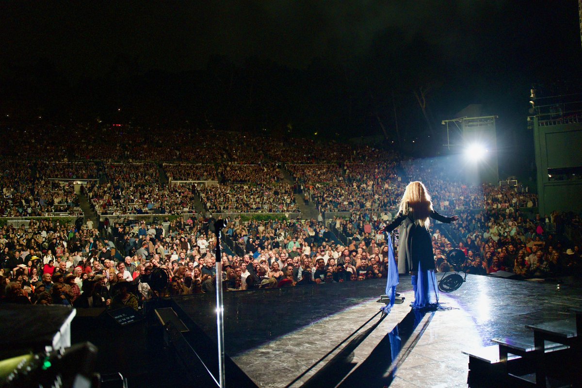 Shania Twain 💎💎💎 on Twitter "Waking up dreaming after an ⚡️ ELECTRIC ⚡️ night at the