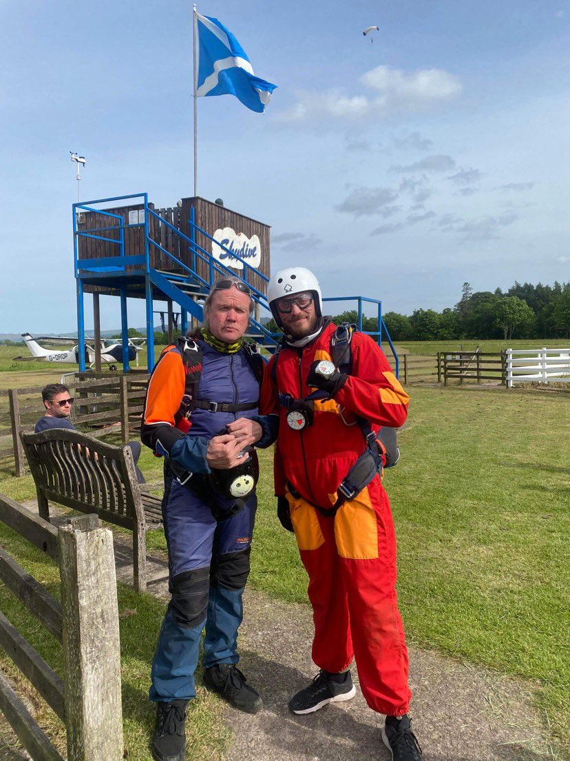 HowellLeeh's tweet photo. Yesterday,almost 4 years in recovery &amp; a year of skydiving training I finally completed my Solo Skydiving course, I feel overwhelmed being able to say that now I am officially an A licence Skydiver ❤️‍🩹❤️‍🔥in early recovery I would utter this dream unconfidantly and people laughed!! https://t.co/pr5ePEBsAj