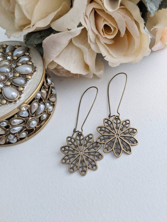 Bronze filigree earrings, lace filigree earrings, etsy.me/3KV37ot #bronzeearrings #filigreeearrings #laceearrings #bohojewelry @etsymktgtool