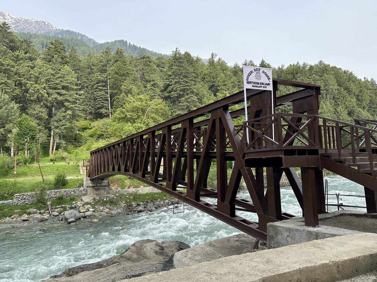 ranjandhar's tweet photo. Witness the breathtaking harmony between man-made steel structures and the enchanting beauty of nature. Behold the majestic steel foot bridge at Pahalgam, a testament to their perfect union. 🌿✨ #SteelWonders #KashmirParadise https://t.co/PZeGtrBZBW