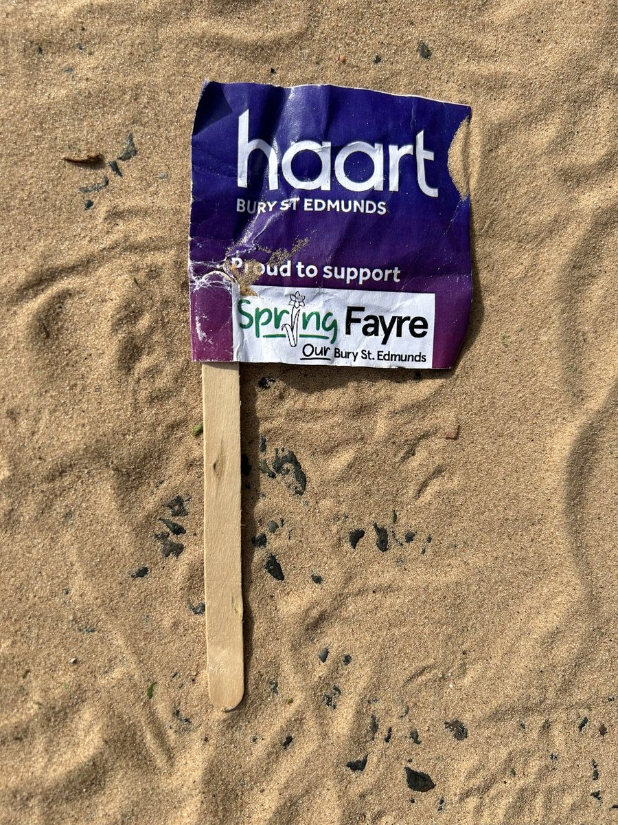 MarkourbseBID's tweet photo. Thanks to @haartburysteds  for providing their flags for the sand castles in our beach at the @ourburysteds Spring Fayre. They were so well used this was the only one left as the tide came in &amp; the beach disappears. Thanks to @BID_OurBuryStEd members for providing so much fun! https://t.co/kIb98IGhnY