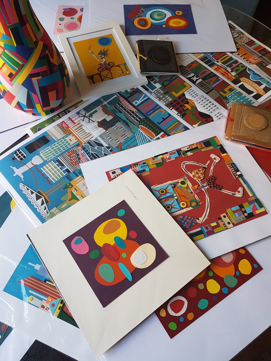 LojaCatenzaro's tweet photo. Colagens originais, prints, gravuras, zines e objetos de arte. Disponíveis no nosso site, com entrega para todo o Brasil 🚀
#lojadearte #galeriadearte #objetosdearte #presenteiecomarte #artenaparede #quadrosdearte #arteparatodos #catenzaro #lojacatenzaro https://t.co/iPOnsctNoN