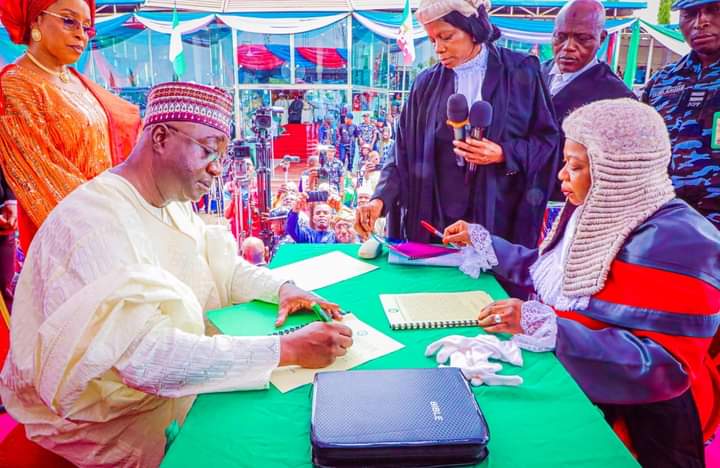 FxTuuUFWcAAHUv3?format=jpg&name=900x900 May 29:  Tinubu and 28 Nigerian Governors sworn in offices (Photos)