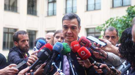 manuelhborbolla's tweet photo. Si en 🇵🇪 Pedro Castillo disuelve el Congreso y llama a elecciones es "dictador".

Si en 🇪🇸 Pedro Sánchez disuelve las Cortes Generales (Parlamento) y llama a elecciones es normalidad democrática. 😆

Pedro Sánchez disuelve las Cortes y convoca elecciones

https://t.co/ggVRxfUs58 https://t.co/KgIht1RMNv
