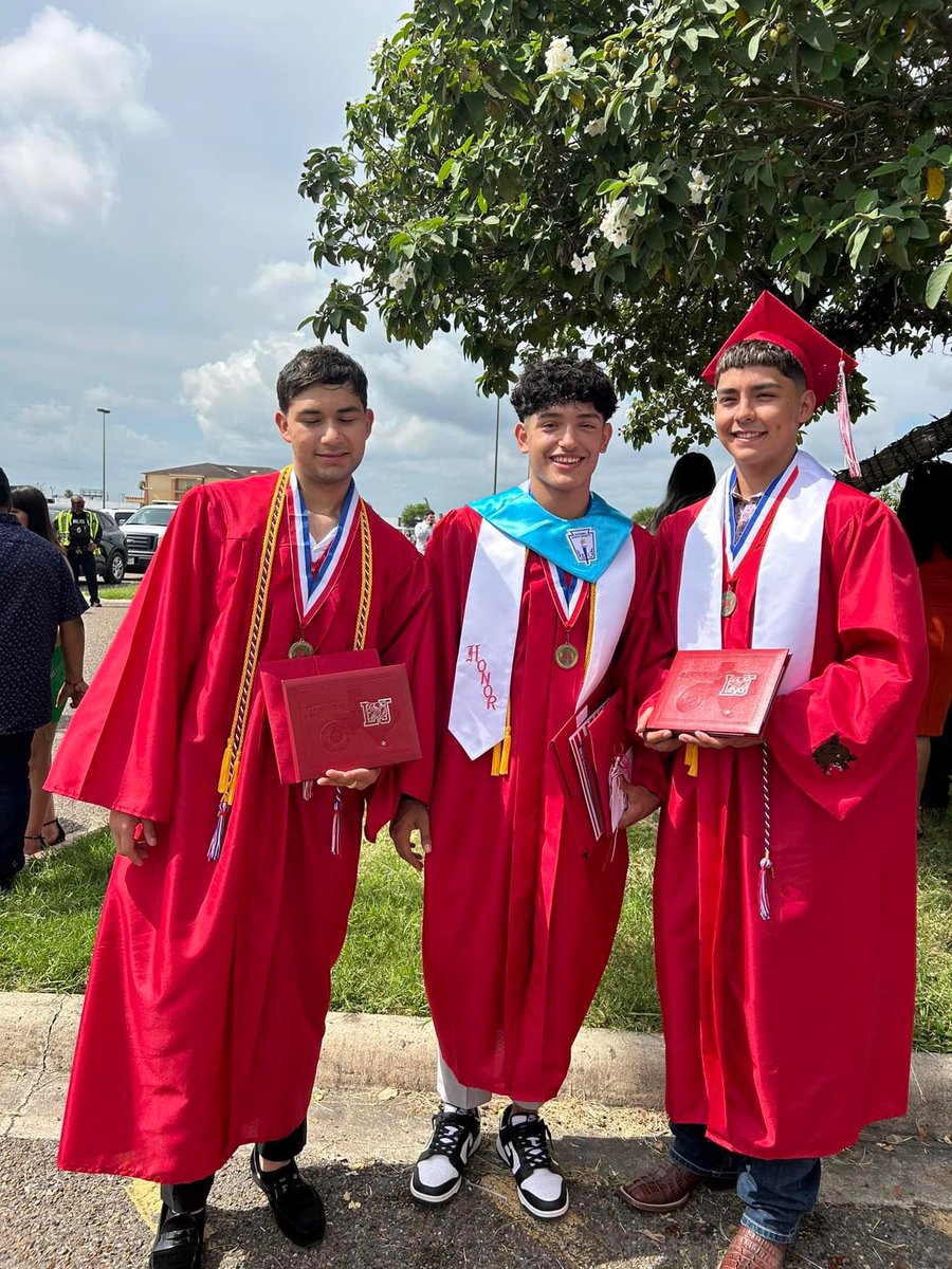 Super proud of these young men!! A senior class that won 2 DISTRICT 31-6A Boys Basketball Championships!!! 

They have been a joy and pleasure to coach and their commitment to the CLAWS mindset will take them far in life!! 

Congratulations guys!!! 

#LaJoyaHoops #purocoyote