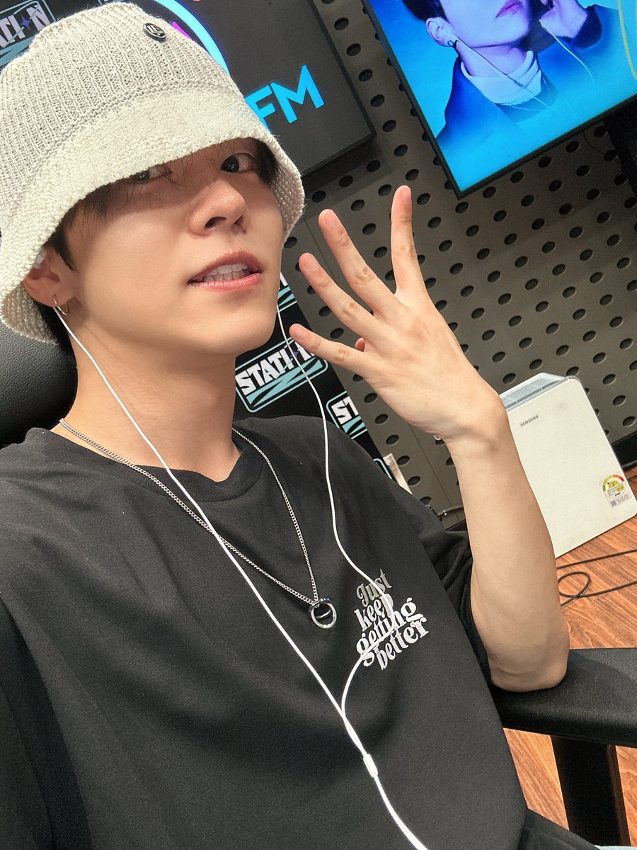 onf_feed's tweet photo. @WM_ONOFF ▼ ENG TRANS
[#유 #U] Everyone worked so hard this May, too💙 #스테이션제트 #StationZ #4weeksleft

#온앤오프 #ONF https://t.co/i4HVxPvXKG
