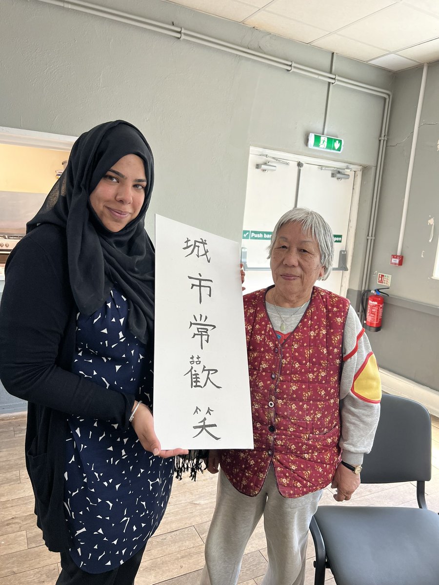 A lovely visit from Sana @1SanaJafri At our Monday Rebels crafting project at the scouts hall, Tooting. We’re open 11.30-3.30pm weekly. Sana will stop by our other projects too🌷 kitty has hand written in Chinese calligraphy’ The city is always smiling’ true for Tooting