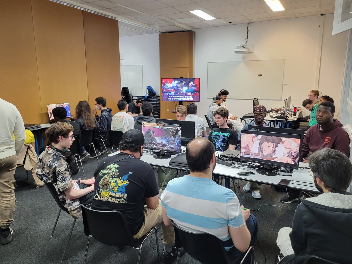 [THREAD]

Retour sur ce gros weekend avec la weekly et l'Overdrive, près de 90 personnes présentes en offline pour du GBVS, KOF XV et GGST ⚡

2 streams étaient proposés, 61 VODs disponibles 📺

Résultats et VODs ⬇️