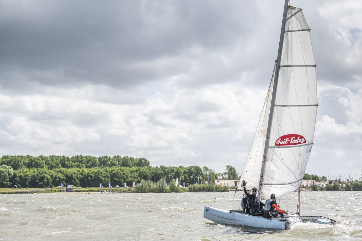 dutchwaterweek's tweet photo. 🌊 | Dag 3 🌞 Vandaag is de opbouw van de Allianz Regatta begonnen en was de laatste dag van de zwemvierdaagse in Amsterdam 🏊‍♀️. Morgen zijn de registraties voor de World Cup en zijn er catamaran clinics te volgen in Almere. Tot dan! 🤙🏼 #DutchWaterWeek #DWW https://t.co/dhjgirIwew