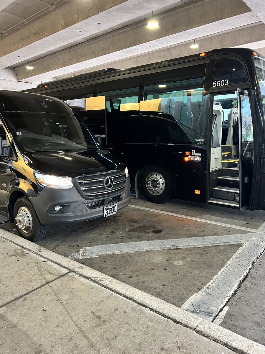 MSLuxuryVIP's tweet image. Our amazing team working together at #AUS providing a large group chauffeured services during Memorial Day! 

We support and salute our military troops that have paid the ultimate price for our Country 🇺🇸. We thank you 🙏. 

#msluxuryvip #mslux #limousineservice #chauffeur #ATX