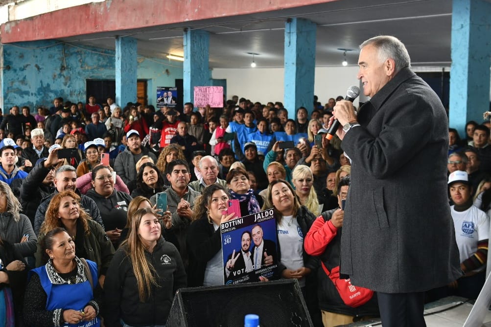 San Miguel de Tucumán | Cada vez que venimos a este club El Cruce recibimos con mucha gratitud el afecto y acompañamiento del equipo de trabajo que conduce el legislador <a href="/ARCortalezziOk/">Armando Cacho Cortalezzi</a>. 

🤝🏻 El de hoy fue otro gran encuentro donde reafirmamos el compromiso con cada compañera y