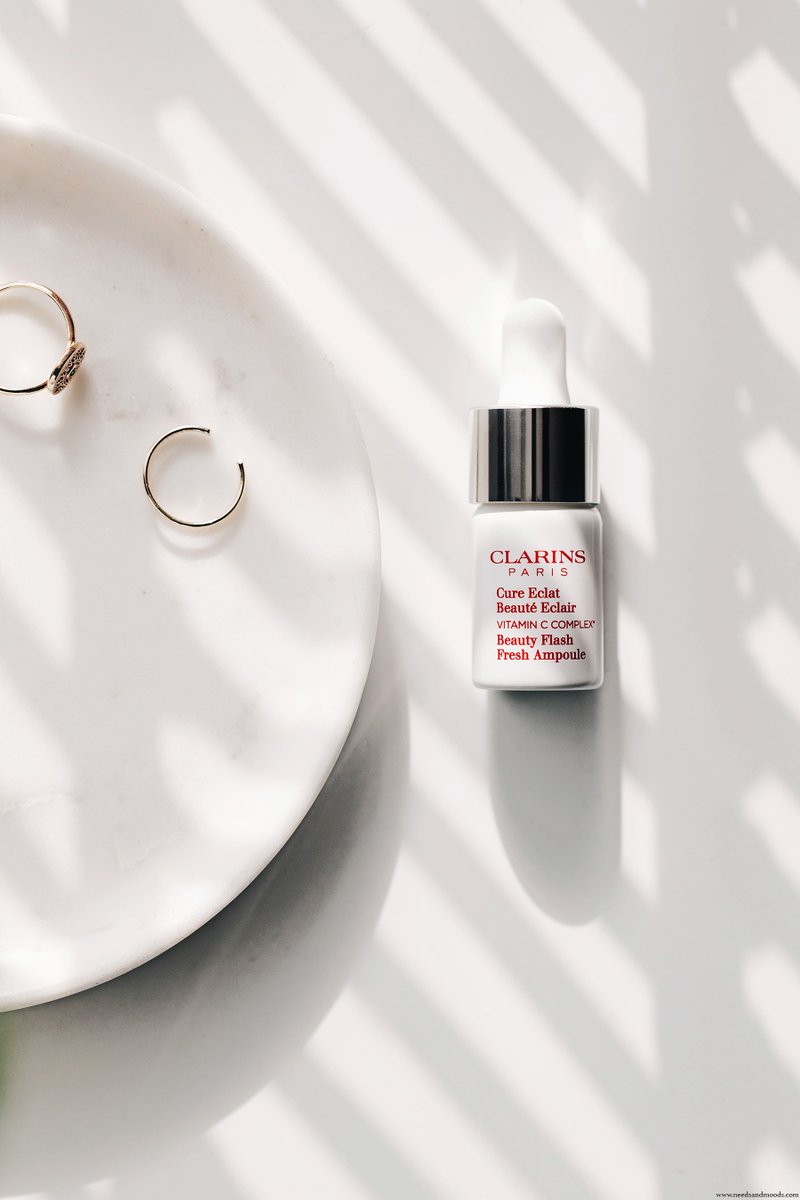 Récemment, je vous avais annoncé avoir ajouté la nouveauté « Cure Eclat Beauté Eclair » de #Clarins à ma routine. Un soin à la vitamine C pure à utiliser durant 7 jours pour un teint plus lumineux ! ✨

C'est l'heure du bilan :
needsandmoods.com/clarins-cure-e…