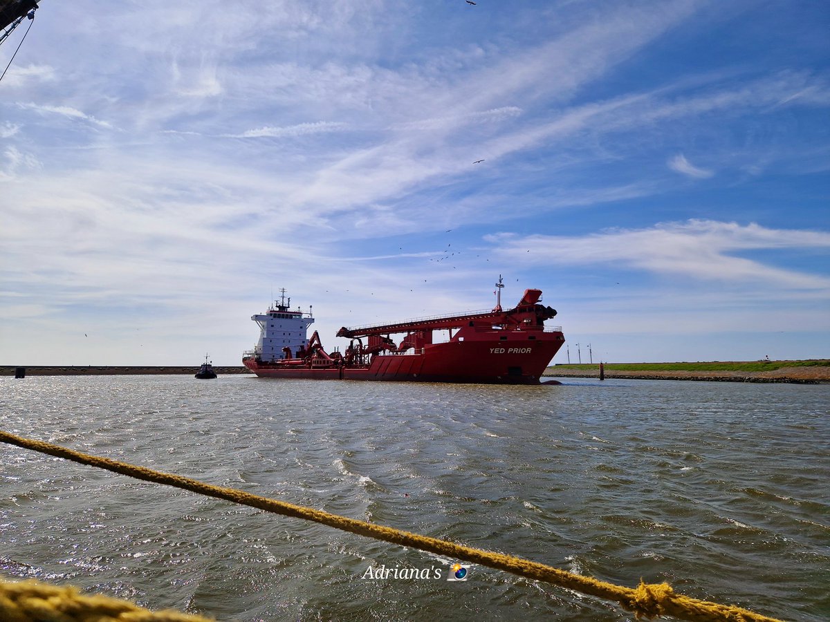 ArjaKastelein's tweet photo. Impressive.... #YedPrior blijft een plaatje... in de baan gehouden door #sleepbootTheo ⚓️💪😊 https://t.co/C4hO1kJjCM