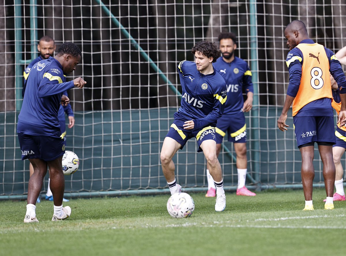 Fenerbahce's tweet photo. FTA Antalyaspor maçı hazırlıklarımızı tamamladık. ✅ https://t.co/AGCAoJWn6c