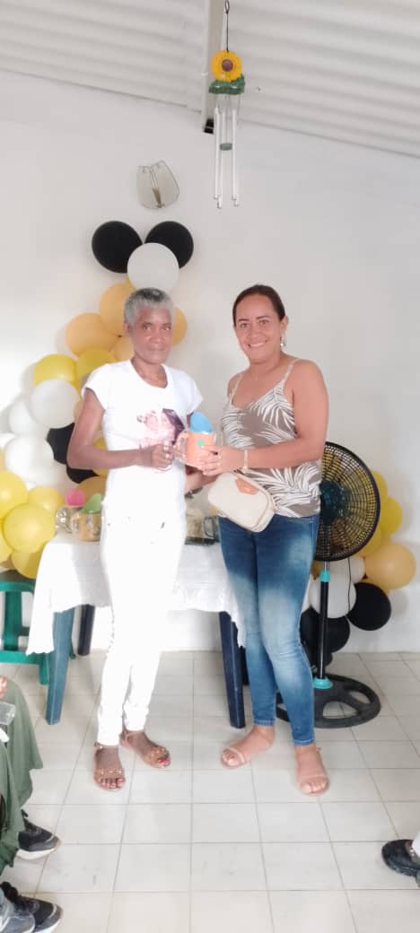CES_MirandAD's tweet photo. El #CEMAndrésBello realizó un colorido y hermoso homenaje a las Madres en el Municipio, con parte del CEM y su secretaria Gral #MarlynTorrealba. #ADMiranda un partido útil a la comunidad,por el rescate de la democracia.
#DíaDeLasMadres
@adbernabe
@ADIsraelHerrera https://t.co/cGp2Amnxpk