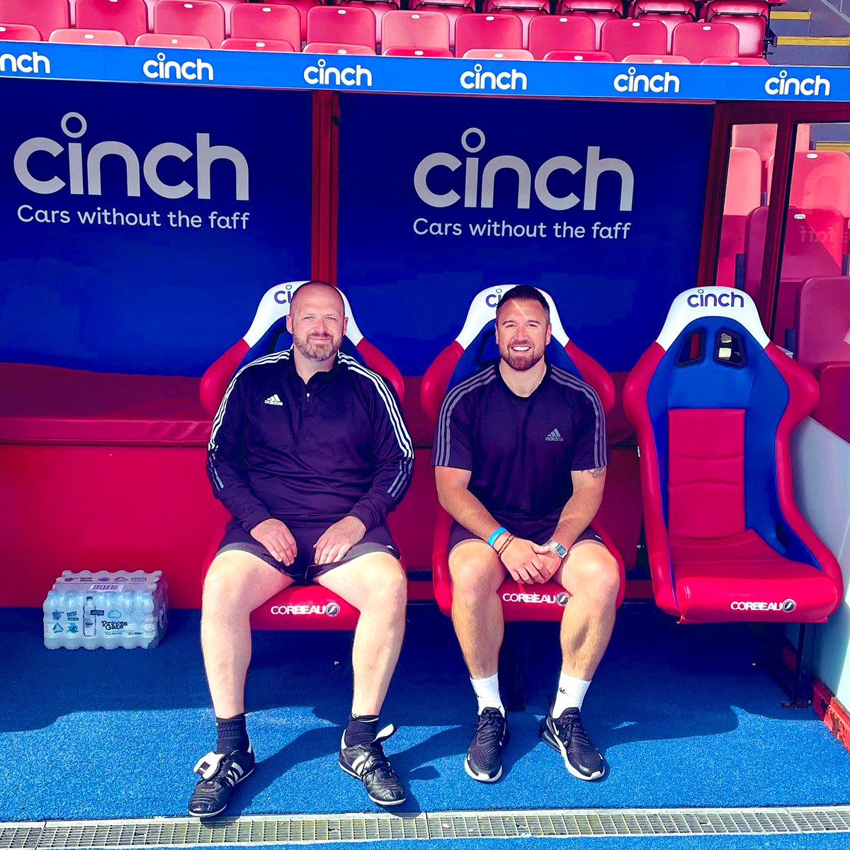 GaffaBarks's tweet image. Enjoyable day @CPFC helping to raise funds for the brilliant @GreatOrmondSt 

Also, great to be back in the dugout with @Assistant_Mike ⚽️🔥