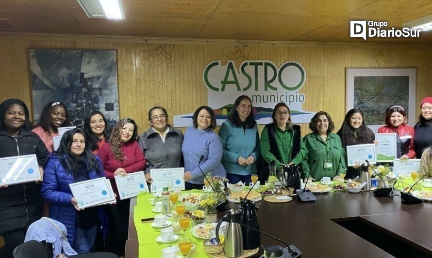 Emprendedoras de Castro desarrollan sus iniciativas certificándose en gestión de negocios #Castro #CastroMunicipio #LosLagos tinyurl.com/2ejmk9wu