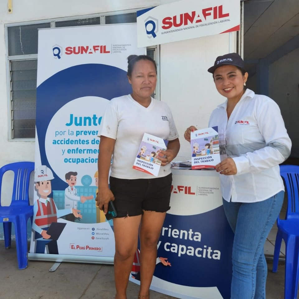 SunafilPeru's tweet photo. 📍En Loreto, junto con la @SUNATOficial, nos trasladamos a la ciudad de #Caballococha, donde participamos en una microferia laboral, organizada por la Municipalidad Provincial de Ramón Castilla. Brindamos nuestros servicios de orientación y asesoría para la formalización laboral. https://t.co/ELilBFKmR8