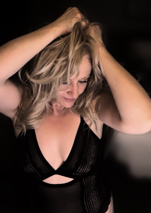 In my sex fantasy nobody ever loves me for my mind. https://t.co/EhKMPH1m7l<a href="/tag/camgirl"class="tags"><span>#camgirl</span></a>