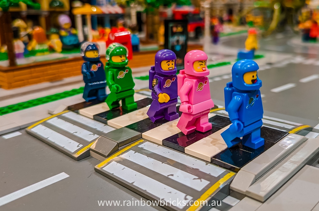 Explore the galaxy with your friends! 🚀🌕👽 

#RebuildtheWorld 😍🌈

Follow @rainbowbrickslug for more @LEGO content.

#rainbowbricks #LEGO #LEGOminifigs #LEGOminifigures #afol #LEGOfun #LEGOfans #ClassicSpaceLego #UnleashYourImagination #LEGOcity #classicspace#spacefun