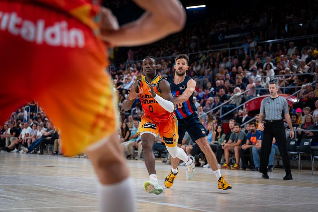 Valencia Basket Club (@valenciabasket) on Twitter photo 2023-05-29 21:17:23 📰 Crónica 🏆 P1 1/4 #PlayOffLigaEndesa @FCBbasket 84 🆚 @valenciabasket 74 🤝 Vitaldin Sport Cas 👉 El Barça golpea primero en los cuartos de final acb bit.ly/43p00Oo Val 👉 bit.ly/43acz0f Eng 👉 bit.ly/3WD4U82 📷 acb Photo / S. Gordon 📰 Crónica 🏆 P1 1/4 #PlayOffLigaEndesa @FCBbasket 84 🆚 @valenciabasket 74 🤝 Vitaldin Sport Cas 👉 El Barça golpea primero en los cuartos de final acb bit.ly/43p00Oo Val 👉 bit.ly/43acz0f Eng 👉 bit.ly/3WD4U82 📷 acb Photo / S. Gordon