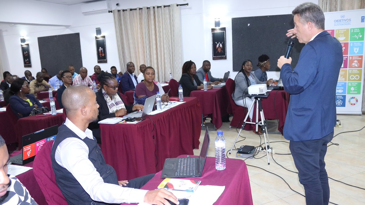 UNDPMozambique's tweet image. In #Dondo - Sofala: Members of PRG, planning technicians, Municipalities, Private Sector, CSO  &amp;amp; Academia, gathered for 3 days to align #territorialstrategy with #ENDE &amp;amp; @Agenda2030G , under #D4D Project (🇪🇺 &amp;amp; UNDP🇲🇿). "We thank @UNDPMoz  for support in  methodologies - DPPF
